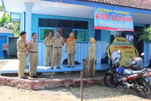 Kunjungi Lokasi UN SD, Wabup Doakan Lulus 100 Persen