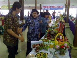 TINGKAT KONSUMSI IKAN MASYARAKAT KAB. BLITAR NAIK MENJADI 18 KG PERKAPITA/TAHUN