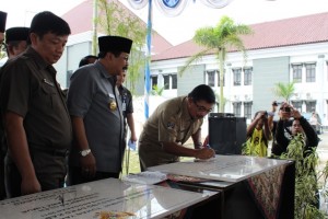 GUBERNUR JATIM RESMIKAN KANTOR DPRD KABUPATEN BLITAR
