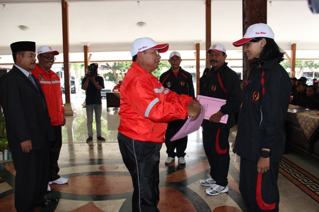 PELEPASAN ATLET PORPROV KE-IV, PESAN WABUP: “DATANG UNTUK BERTANDING DAN MENANG”