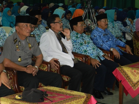 Bangun SDM Dengan Service Champion