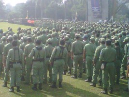 PENGAMANAN PILGUB, WABUP SERAHKAN SATUAN LINMAS KE POLRES