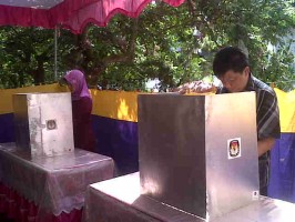 KETUA DPRD KABUPATEN BLITAR LAKUKAN PANTAUAN PILGUB JATIM DI WILAYAH BLITAR BARAT.