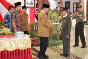 KEKOMPAKAN, KIKIS EROSI BANGSA