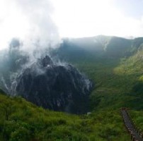 BNPB: DIPERKIRAKAN LETUSAN KELUD AKAN KELUARKAN MATERIAL