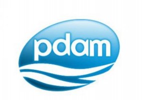 PDAM SIAGAKAN 5 TRUK TANKI AIR BERSIH DI POSKO PENGUNGSIAN