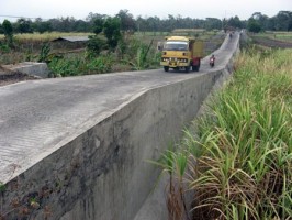 ANTISIPASI LAHAR DINGIN, DINAS PU BINA MARGA PASTIKAN JEMBATAN DAN SABO CHECK DAM AMAN