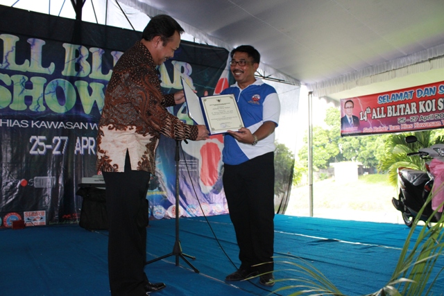 BUPATI BLITAR TERIMA PENGHARGAAN ADI BHAKTI MINA BAHARI