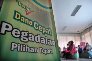 TAHUN AJARAN BARU, PEGADAIAN BLITAR DIBANJIRI NASABAH