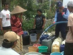 PMI BANTU AIR BERSIH DI DESA WONOTIRTO