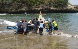 LARUNG SESAJI, MENJAGA TRADISI