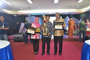 PEMERINTAH KABUAPTEN BLITAR BOYONG PPID AWARD TAHUN 2014