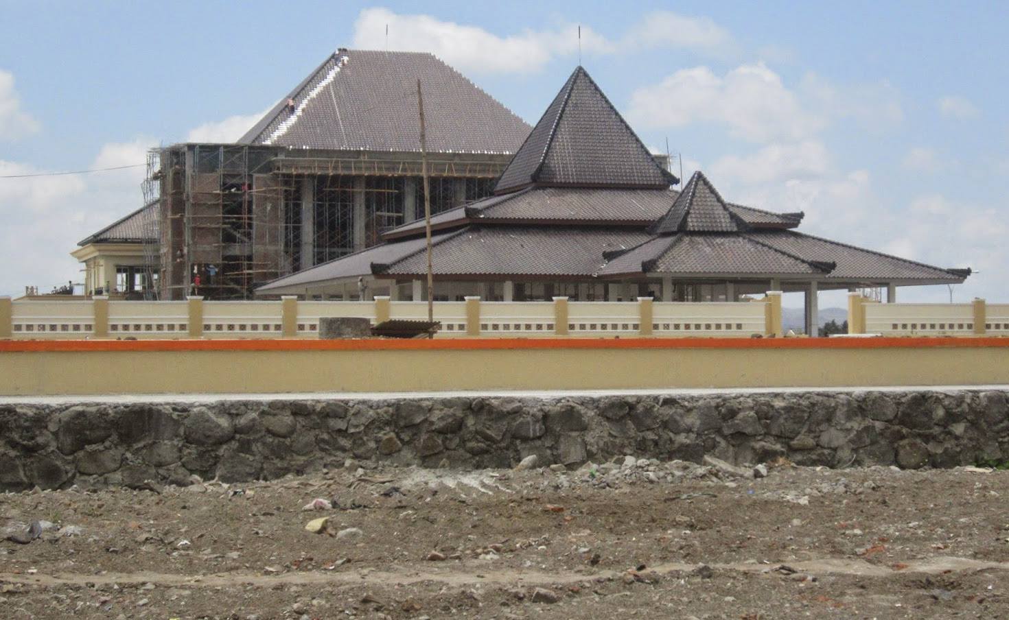 SETELAH PEMBANGUNAN SEKRETARIAT PEMDA SEMPAT TERSENDAT, TAHUN INI PEMERINTAH KABUPATEN BLITAR MENGGELONTORKAN ANGGARAN 10 MILYAR UNTUK MENYELESAIKAN BLOK TENGAH