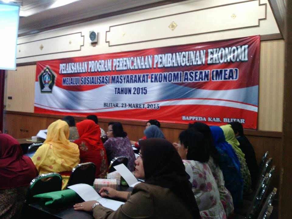 MENYAMBUT PASAR BEBAS ASEAN, PEMERINTAH KABUPATEN BLITAR MENGGELAR SOSIALISASI UNTUK MENGHADAPI MASYARAKAT EKONOMI ASEAN 2015