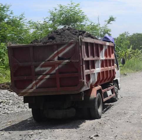 OPERASI GABUNGAN UNTUK MENERTIBKAN ANGKUTAN PASIR YANG MELEBIHI TONASE