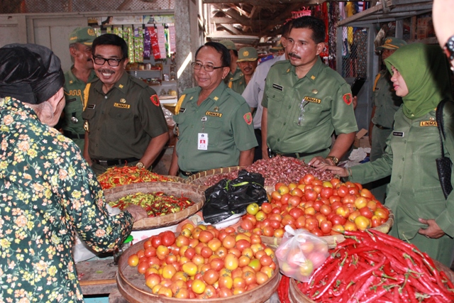BUPATI BLITAR SIDAK PASAR TRADISIONAL