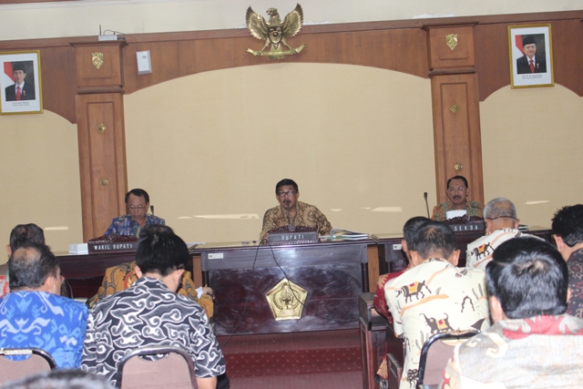 BUPATI BLITAR DORONG PERCEPATAN PENYERAPAN ANGGARAN 2015