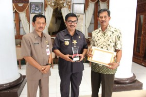 PETERNAK ITIK KABUPATEN BLITAR RAIH JUARA I MANAJEMEN USAHA KELOMPOK