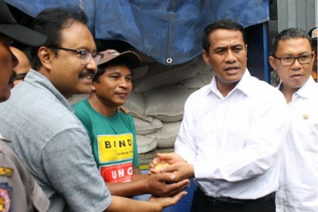 MENTAN: JANGAN JUAL JAGUNG DIATAS  RP.4000