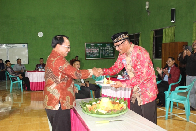 BUPATI BLITAR RESMIKAN PDAM UNIT WONOTIRTO