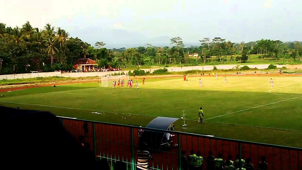 PEMKAB BLITAR BERENCANA BERLAKUKAN TARIF SEWA LAPANGAN DI STADION NGLEGOK