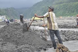 KOMISI III DPRD KAB. BLITAR MENILAI, SELAMA INI PEMKAB BLITAR TERUS TERIMA IMBAS DARI PERTAMBANGAN PASIR ILEGAL