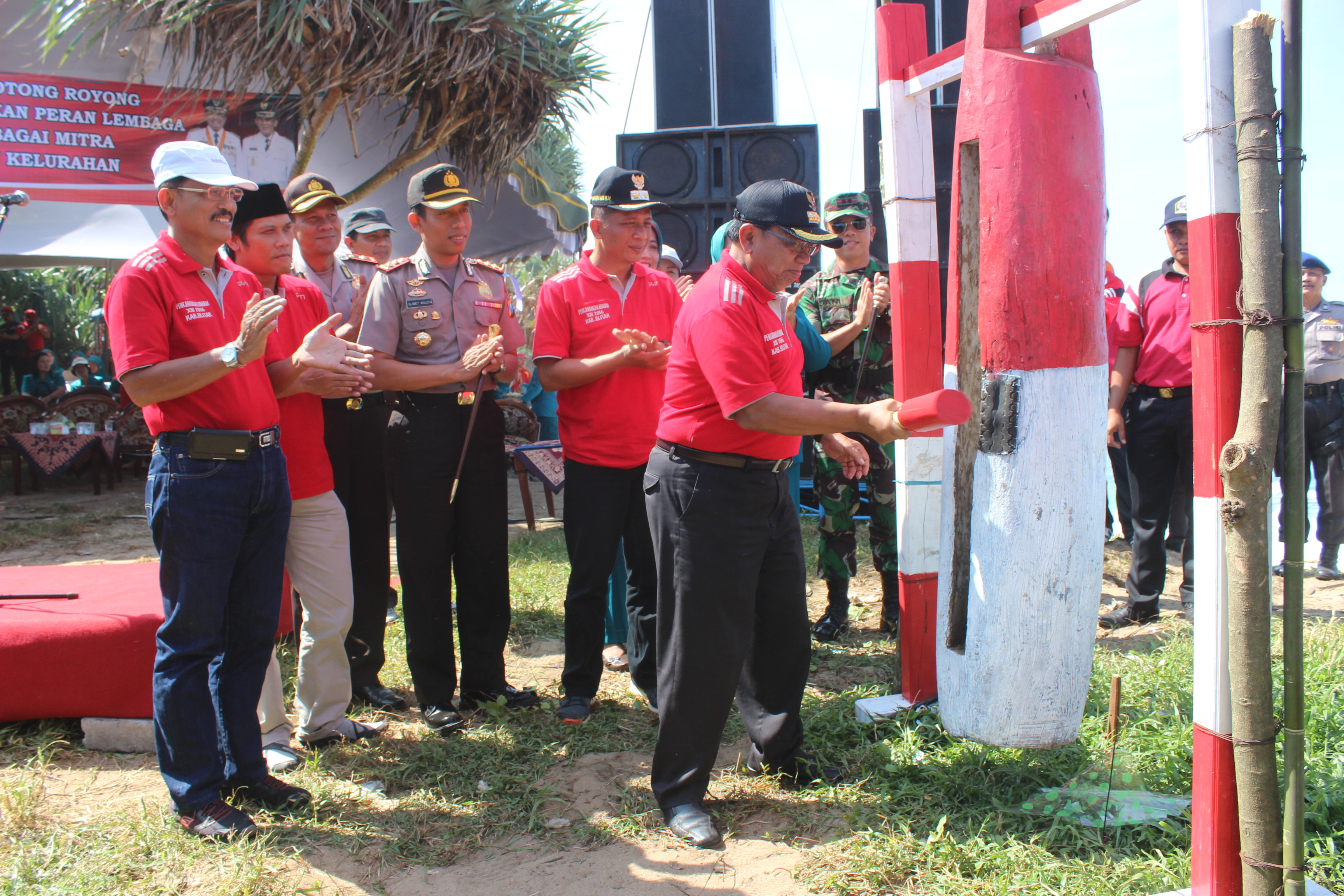 GOTONG ROYONG KUNCI UNTUK MAJU