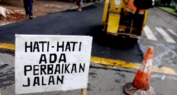 BUPATI BLITAR TARGETKAN H-2 LEBARAN PROYEK PERBAIKAN JALAN SELESAI DILAKSANAKAN