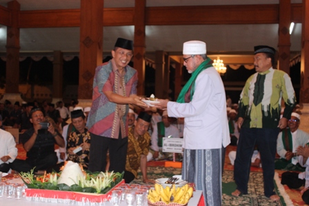 MALAM TIRAKATAN, MOMENTUM INTROPEKSI UNTUK TINGKATKAN KINERJA