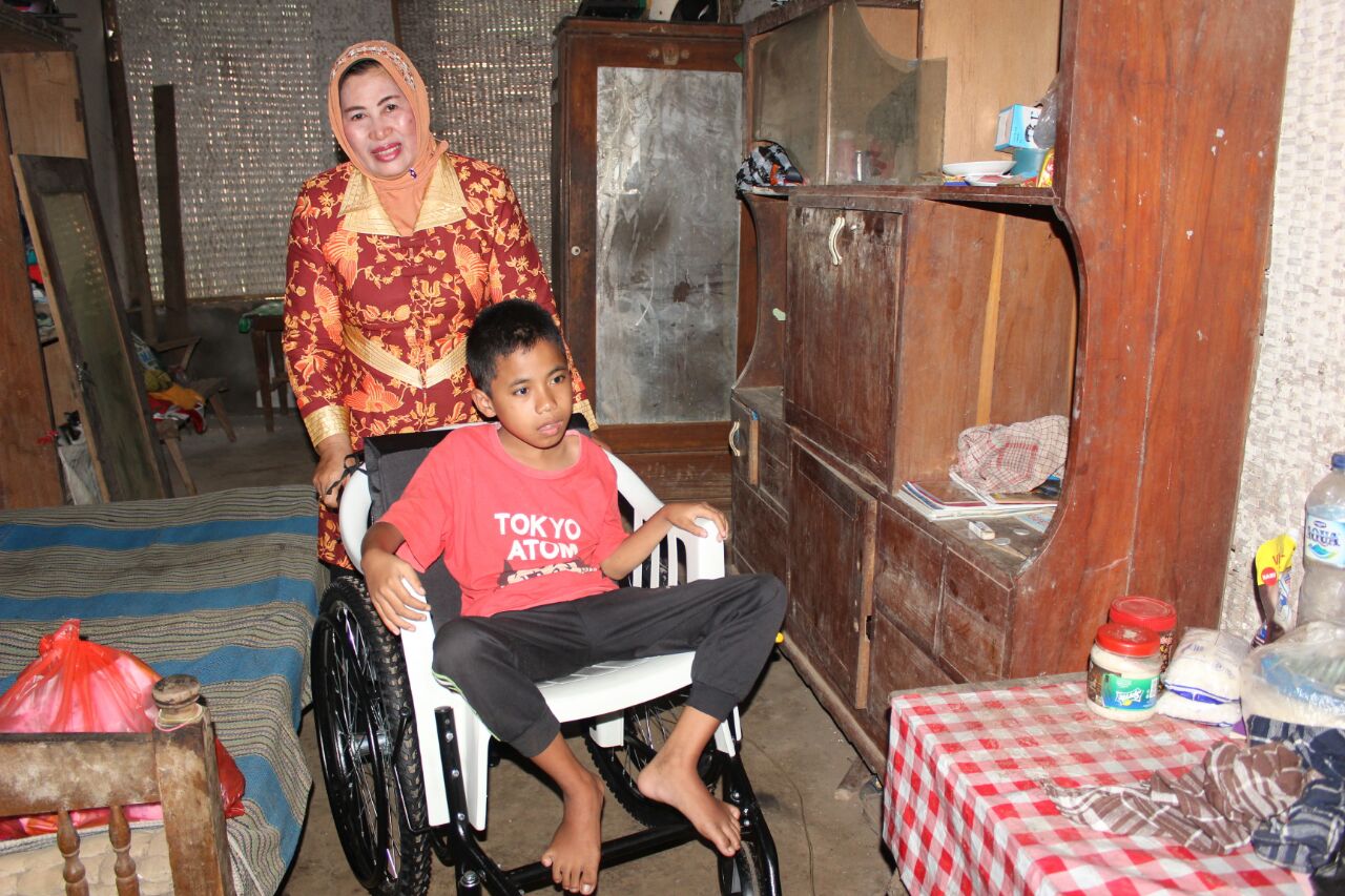 PEDULI DIFABLE, KETUA TP PKK KABUPATEN BLITAR BERIKAN BANTUAN