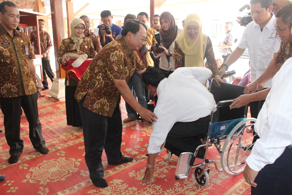 HARI DISABILITAS INTERNASIONAL TAHUN 2016  SEMANGAT BERKARYA UNTUK MEWUJUDKAN KEMANDIRIAN