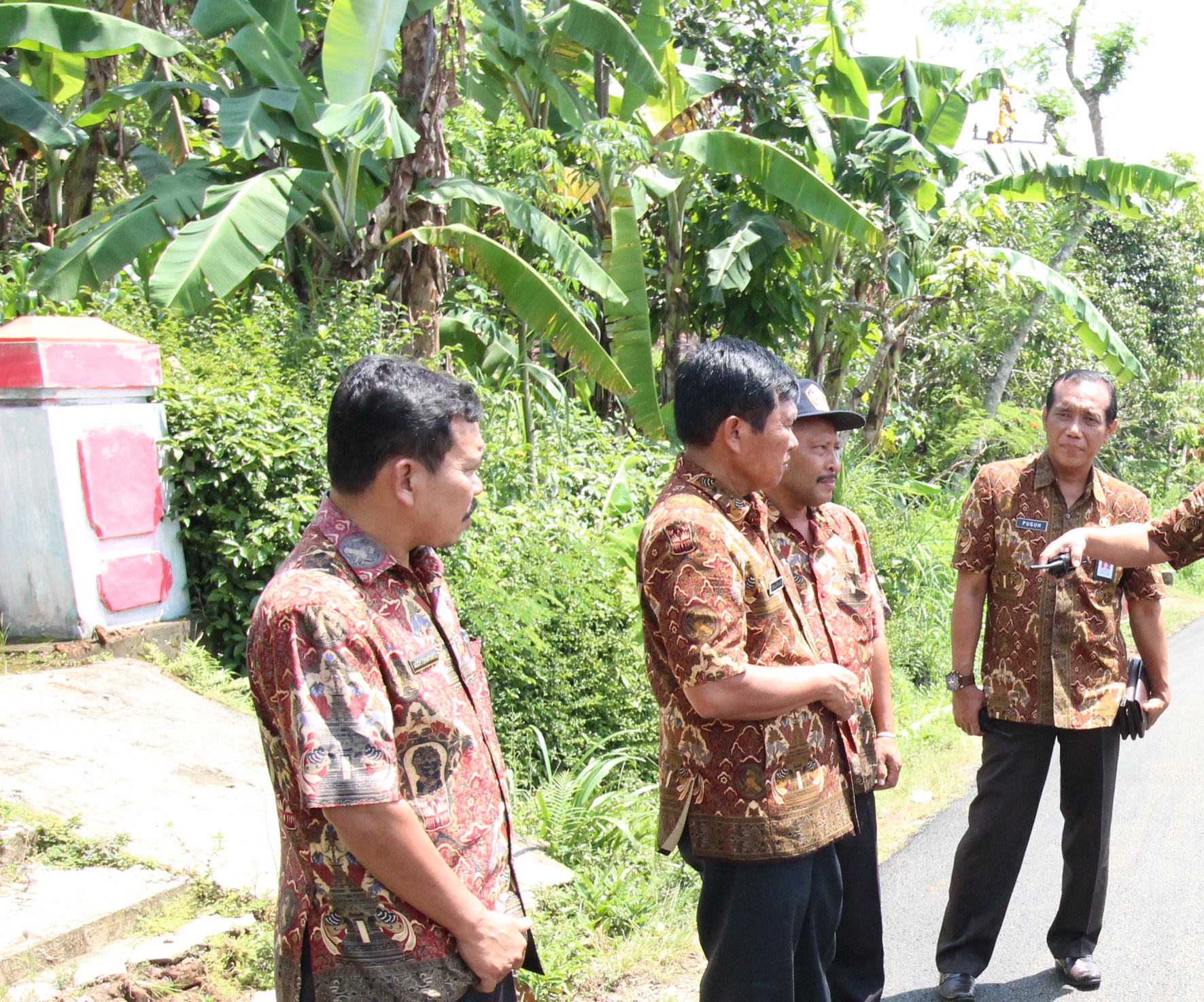 BUPATI BLITAR:  JAGA DAN AWASI PEMBANGUAN JALAN