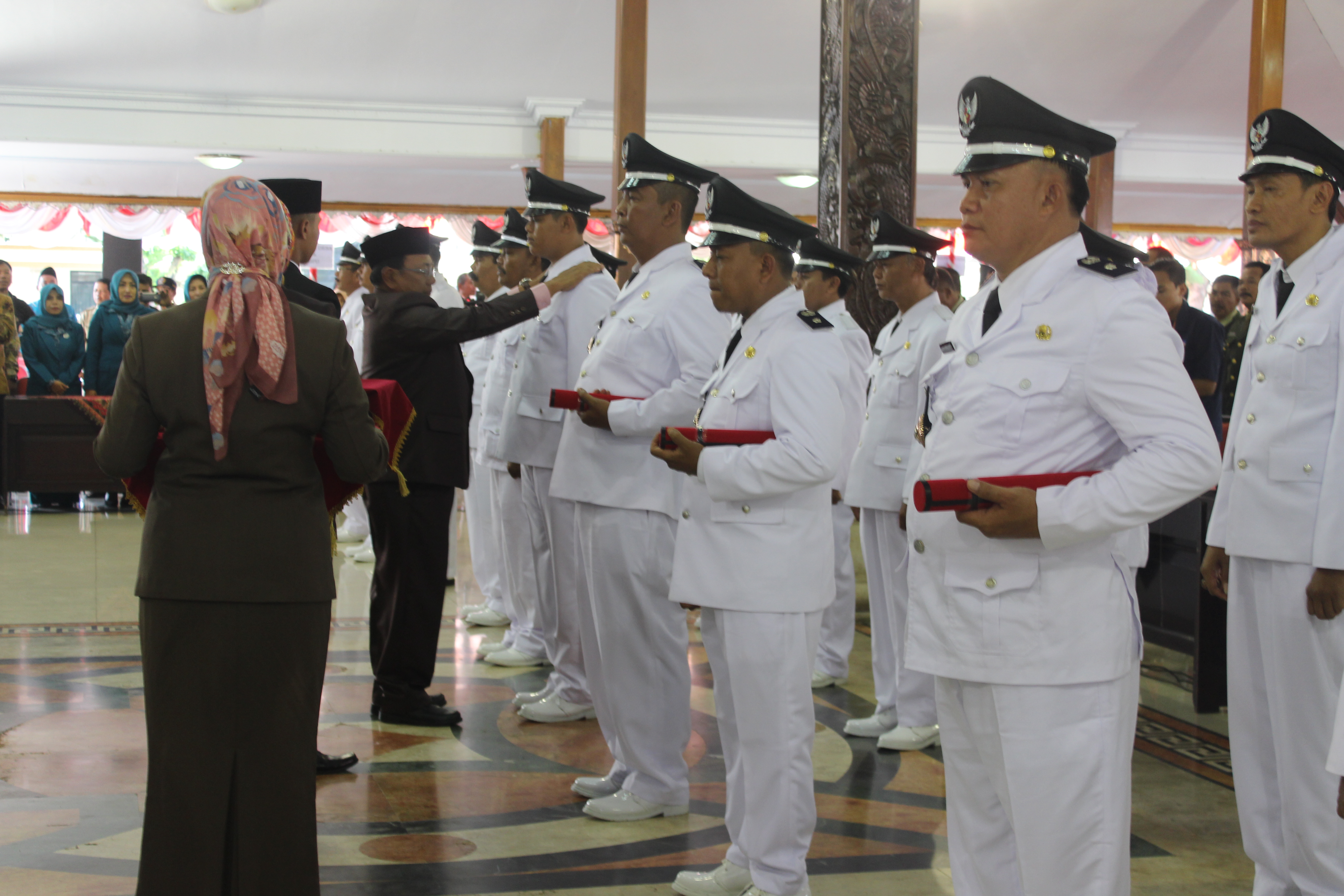 PELANTIKAN KEPALA DESA BUPATI BLITAR:  DANA DARI PEMERINTAH HARUS MENJADI SPIRIT MEMBANGUN DESA