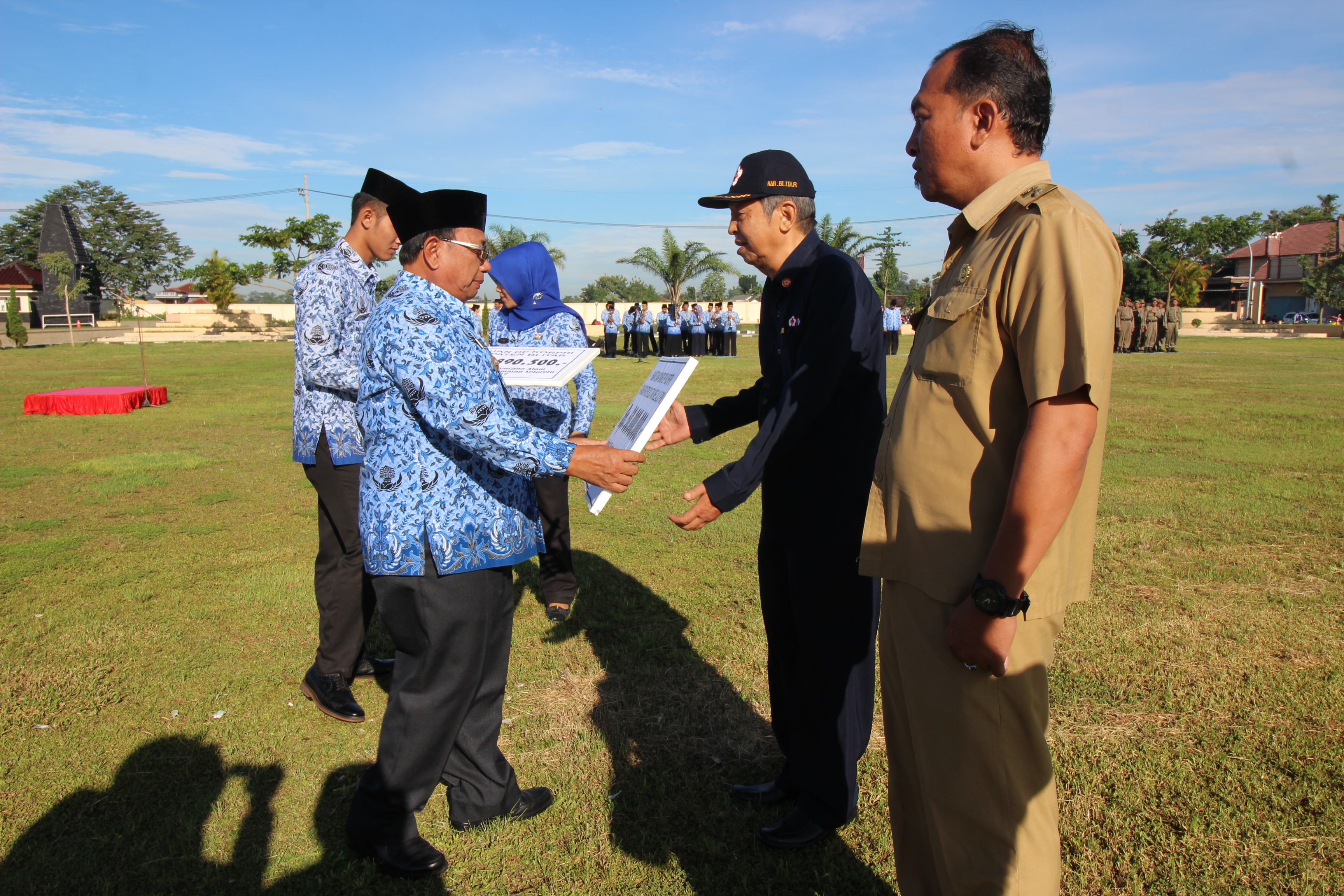 CUACA EKSTRIM, BUPATI BLITAR INGATKAN WARGA UNTUK WASPADA