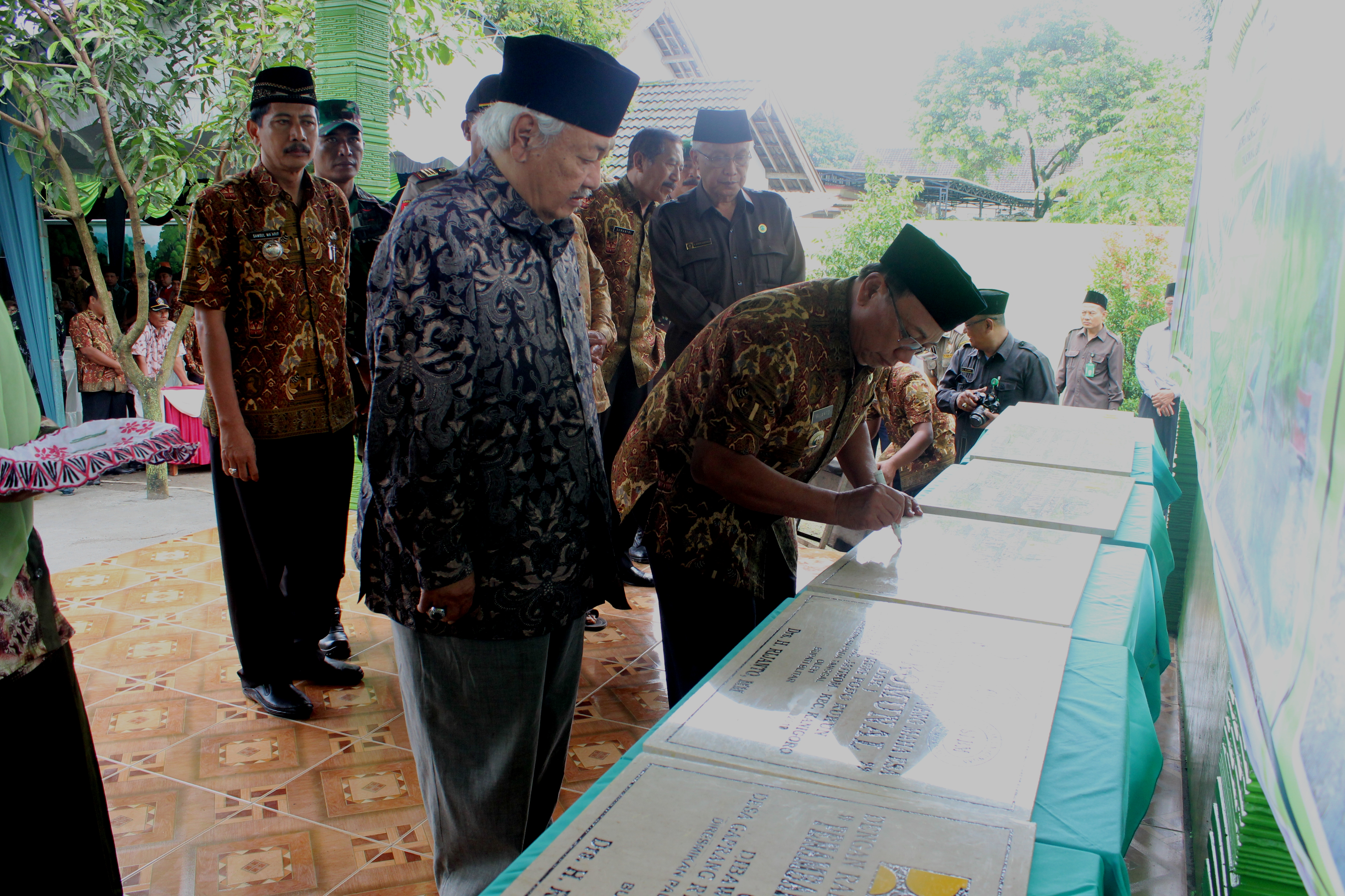 SLBM, MENDUKUNG MASYARAKAT HIDUP SEHAT