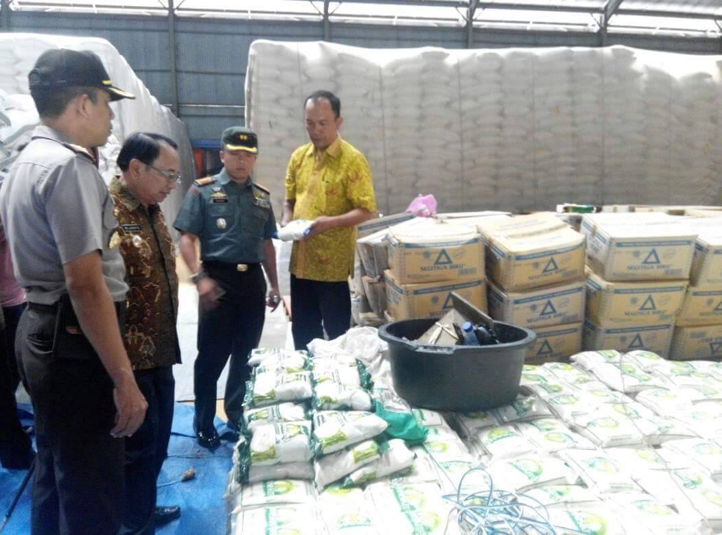 JELANG RAMADHAN, BUPATI BLITAR SIDAK BULOG BENCE GARUM