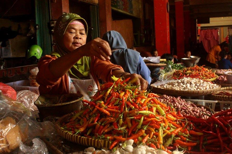 BUPATI BLITAR PASTIKAN HARGA KEBUTUHAN POKOK STABIL