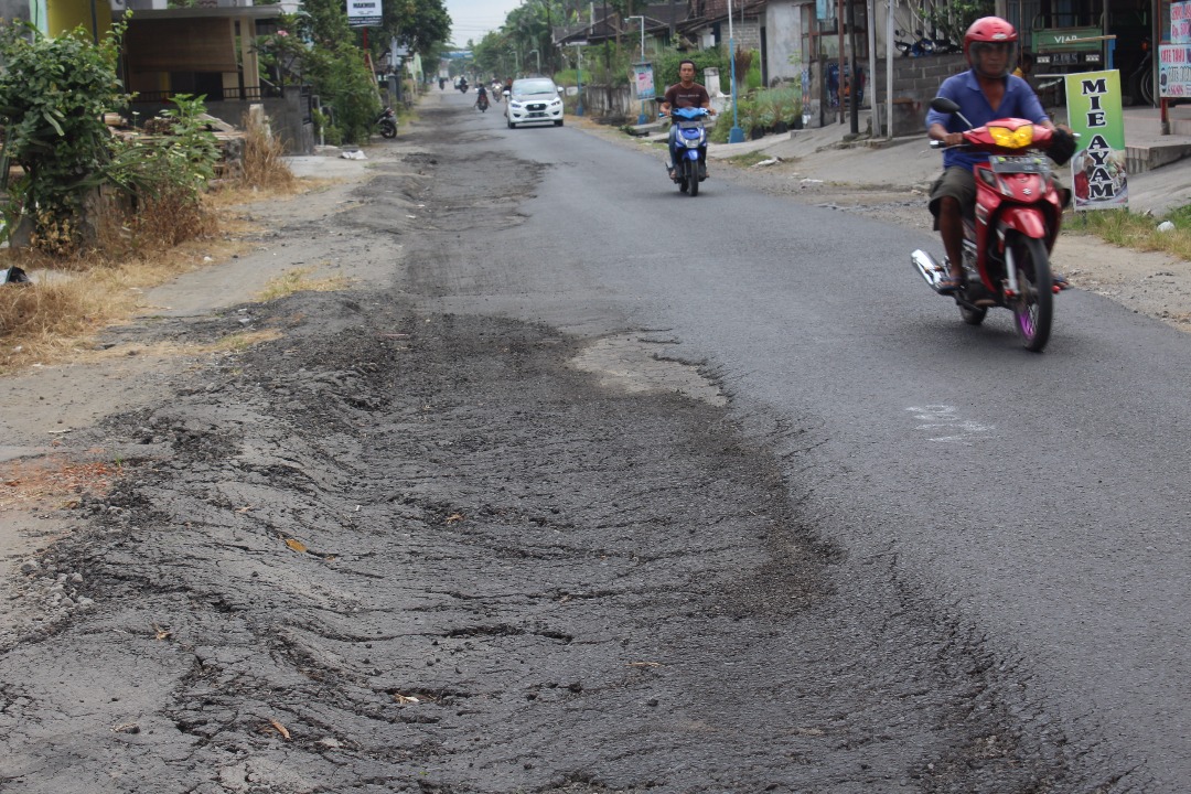 KOMISI III DPRD KAB BLITAR, POTENSI TERBESAR KERUSAKAN JALAN DISEBABKAN KENDARAAN BERMUATAN MELEBIHI TONASE