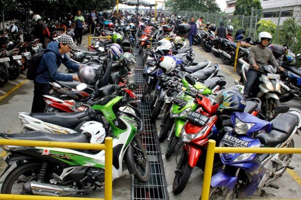 SELAMA LIBUR LEBARAN PENERIMAAN RETRIBUSI PARKIR DAN TEMPAT WISATA MENINGKAT