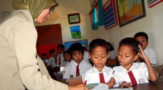 PULUHAN GURU BERHAJI, DINAS PENDIDIKAN PASTIKAN KEGIATAN BELAJAR MENGAJAR MASIH NORMAL