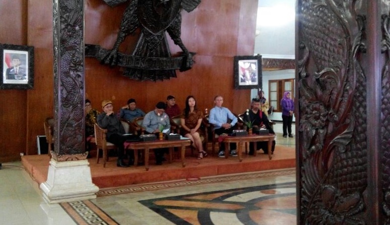 SUTRADARA HOLLYWOOD LIVI ZHENG, AKAN PROMOSIKAN BLITAR DI KANCAH INTERNASIONAL MELALUI FILM