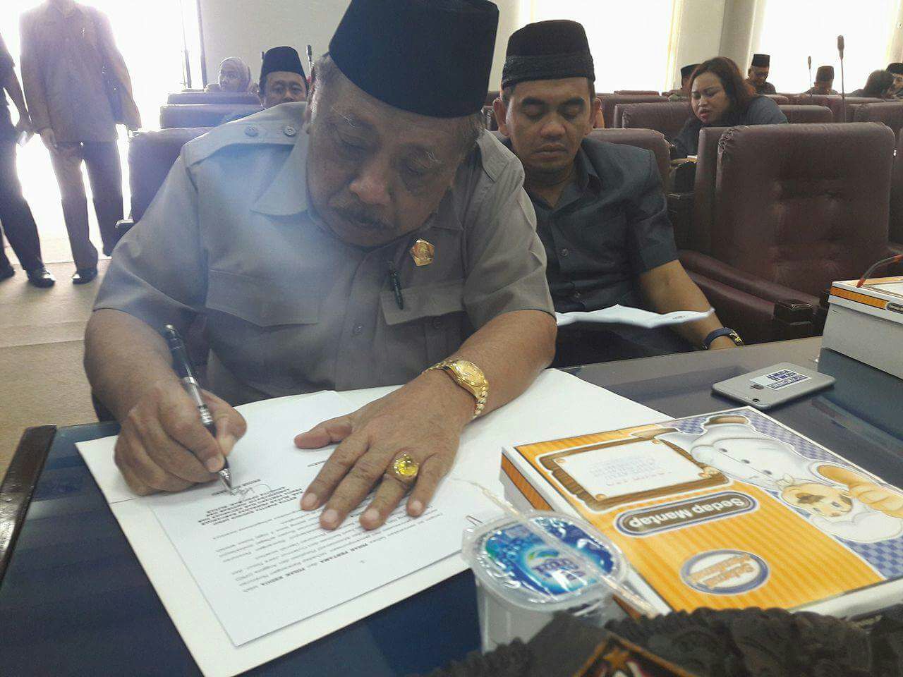 PEMBENTUKAN PERDA BANTUAN HUKUM KEPADA WARGA MISKIN MASUK TAHAP PEMBAHASAN BERSAMA NARASUMBER