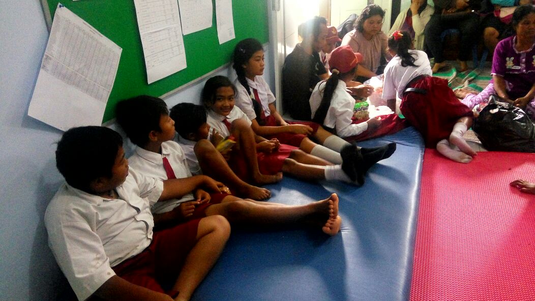 PUSKESMAS SLUMBUNG KIRIM SAMPEL MAKANAN YANG DIDUGA MENJADI PENYEBAB KERACUNAN MASSAL SISWA SD