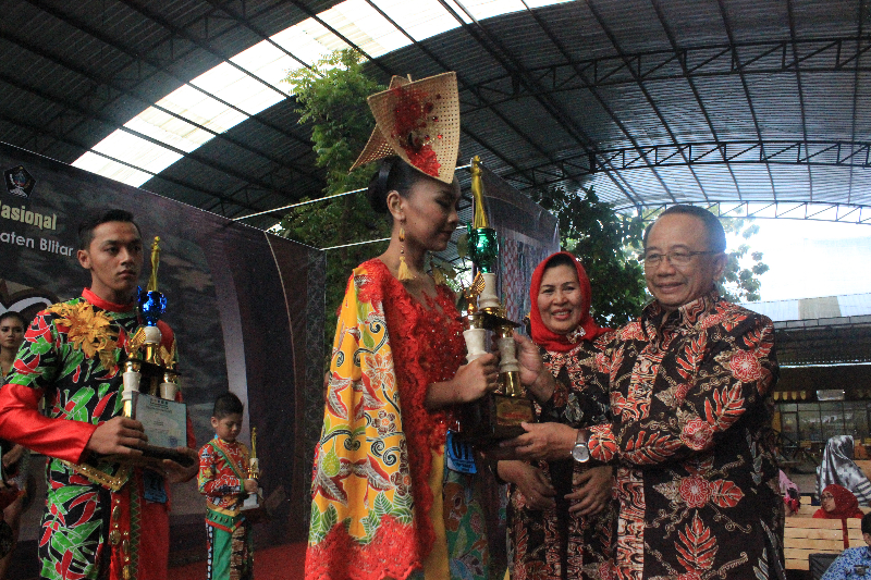 BUPATI BLITAR: PAHAMI FILOSOFI BATIK