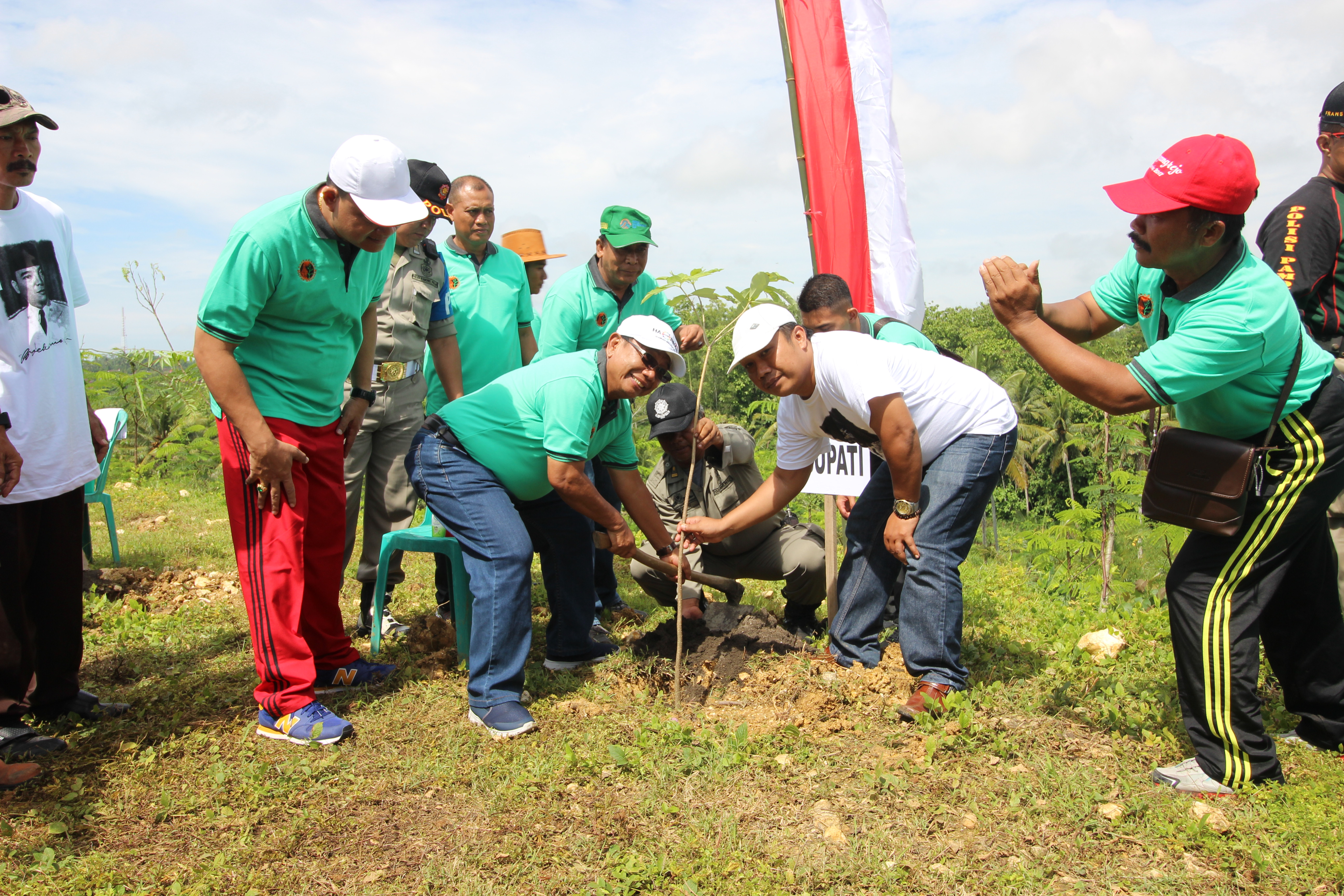 GERAKAN BLITAR MENANAM DAN PEMBANGUNAN  TAMAN KEHATI,  UPAYA PELESTARIAN DAN PENGELOLAAN LINGKUNGAN