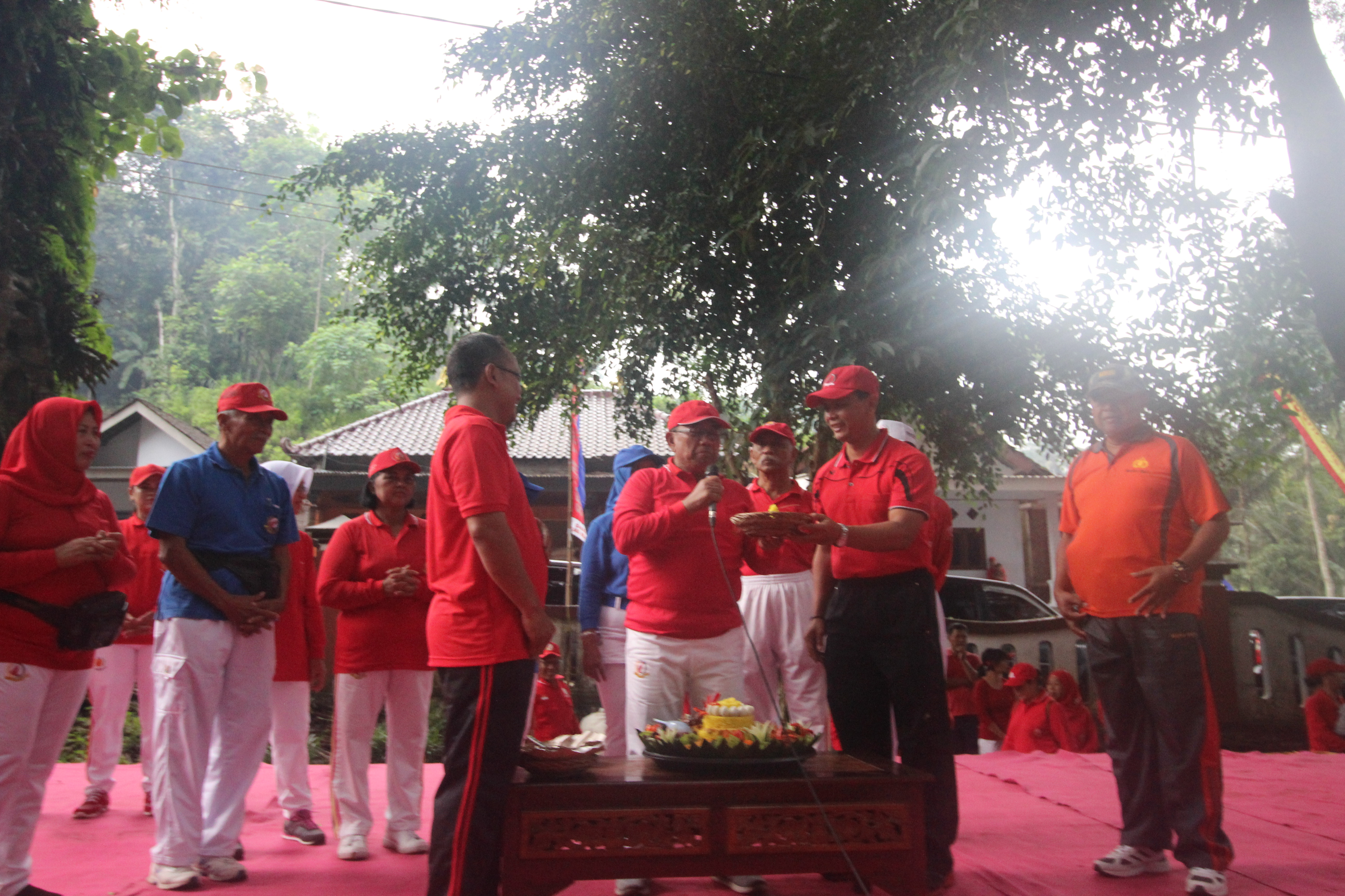 BUPATI BLITAR : LAKUKAN AKTIFITAS FISIK TERATUR AGAR LANSIA SEHAT