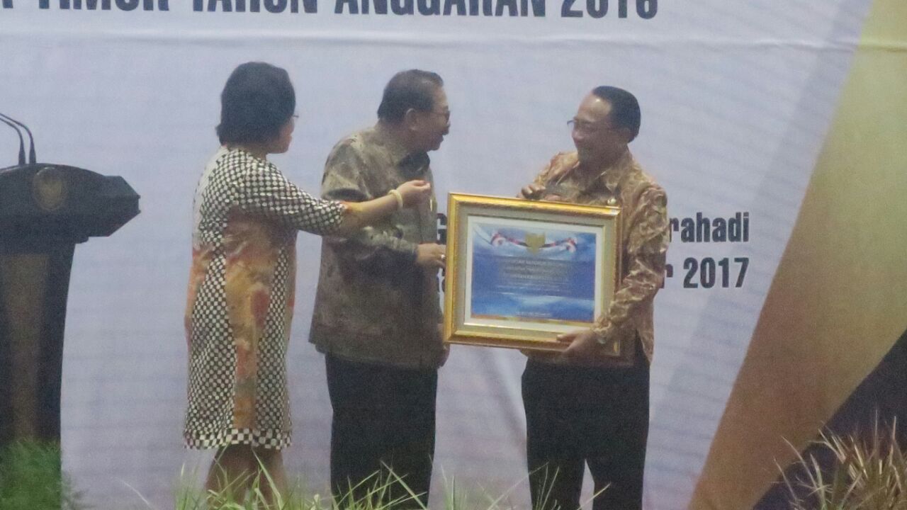 PEMKAB.BLITAR MENDAPAT PIAGAM PENGHARGAAN LKPD