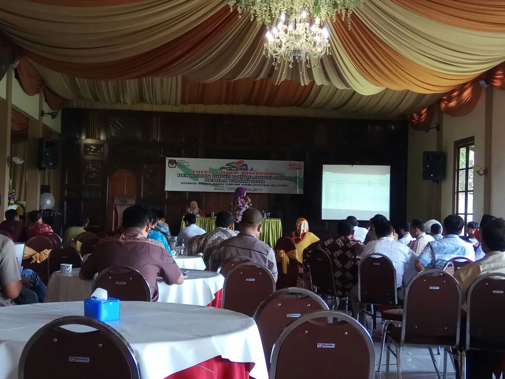 KPU KABUPATEN BLITAR MENGGELAR FGD UNTUK PENATAAN DAPIL DAN ALOKASI KURSI PEMILU 2019