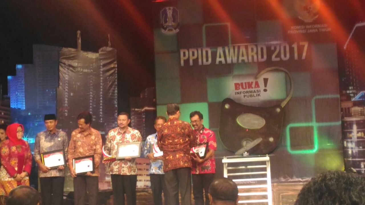 PPID KABUPATEN BLITAR RAIH 4 KATEGORI DALAM AJANG PPID AWARD 2017