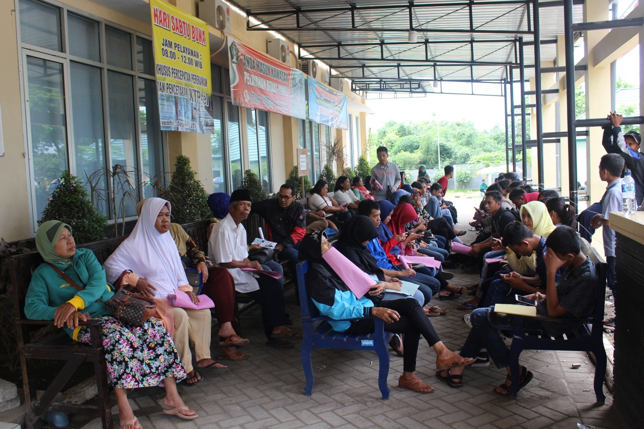 PEMOHON ADMINISTRASI KEPENDUDUKAN TERUS MENINGKAT, DISPENDUKCAPIL TAMBAH  SARANA DAN PRASARANA